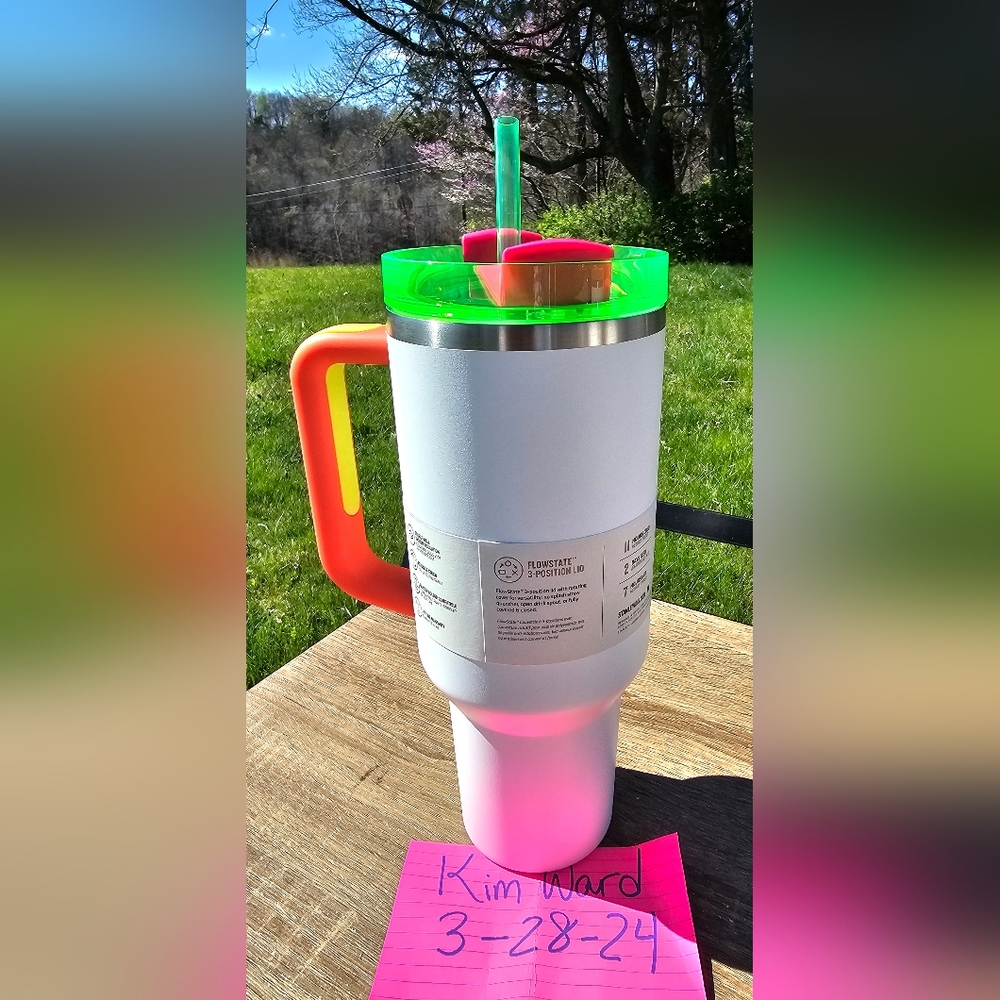 Stanley White Neon 40oz DSG EXCLUSIVE - Picture 7 of 7